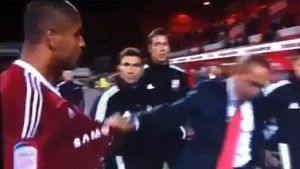 VIDEO INCREDIBIL!** FASCISTUL Di Canio și-a BĂ‚TUT un jucător pe tunelul către vestiare