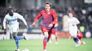 Cât mai rezistă Vlad Chiricheș la Steaua?** A fost recomandat unei echipe din Spania: "E singurul jucător care a făcut un salt enorm în sezonul trecut"