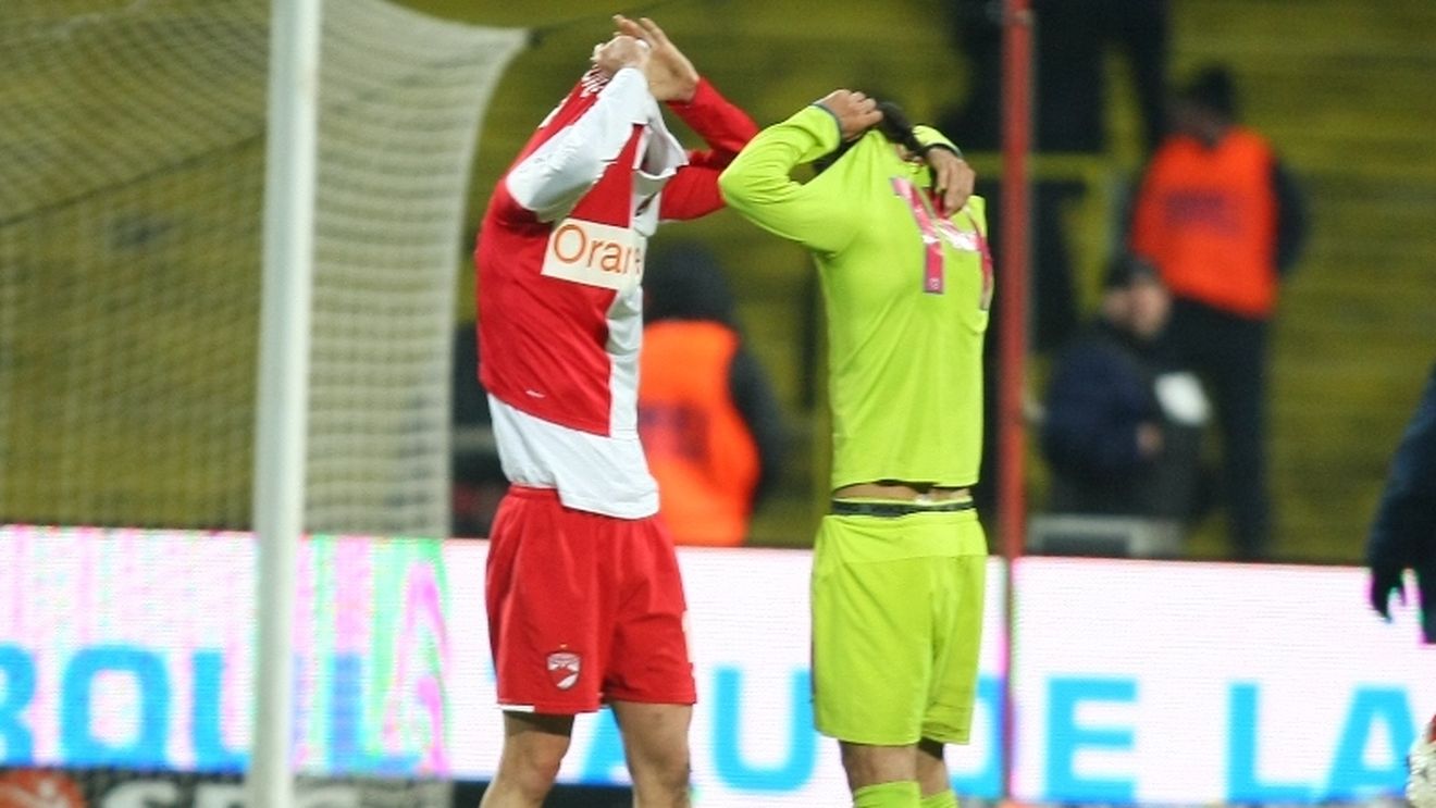 VIDEO** Răzbunarea steliștilor! Tricoul lui Alexe a fost ars la meciul cu Poli!