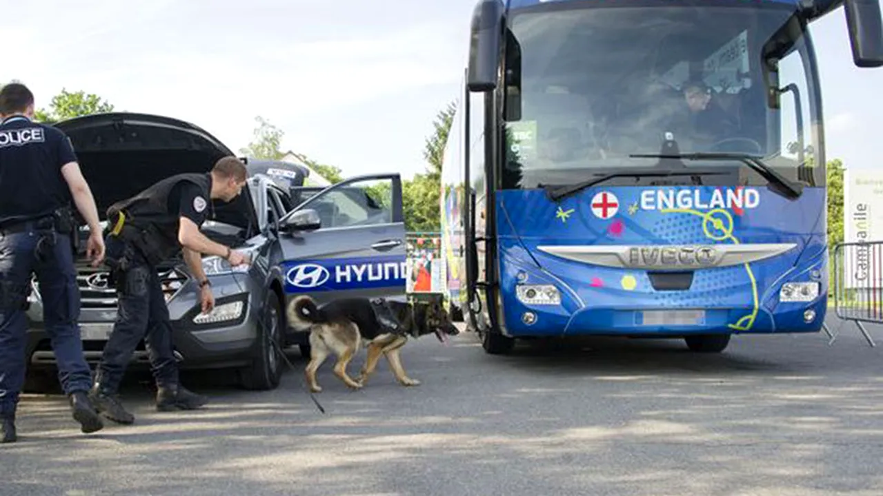 Breșă uriașă de securitate: un jurnalist englez s-a urcat fără probleme în autocarul naționalei! Autocarele echipelor ar trebui să fie non-stop sub pază armată