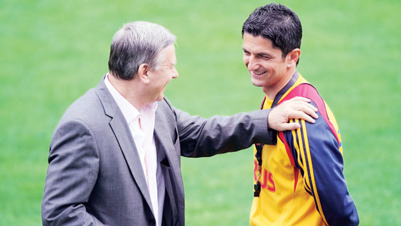 Sandu: "Plecarea lui Răzvan m-a lăsat MASCĂ‚! Aștept un răspuns de la Hagi"**