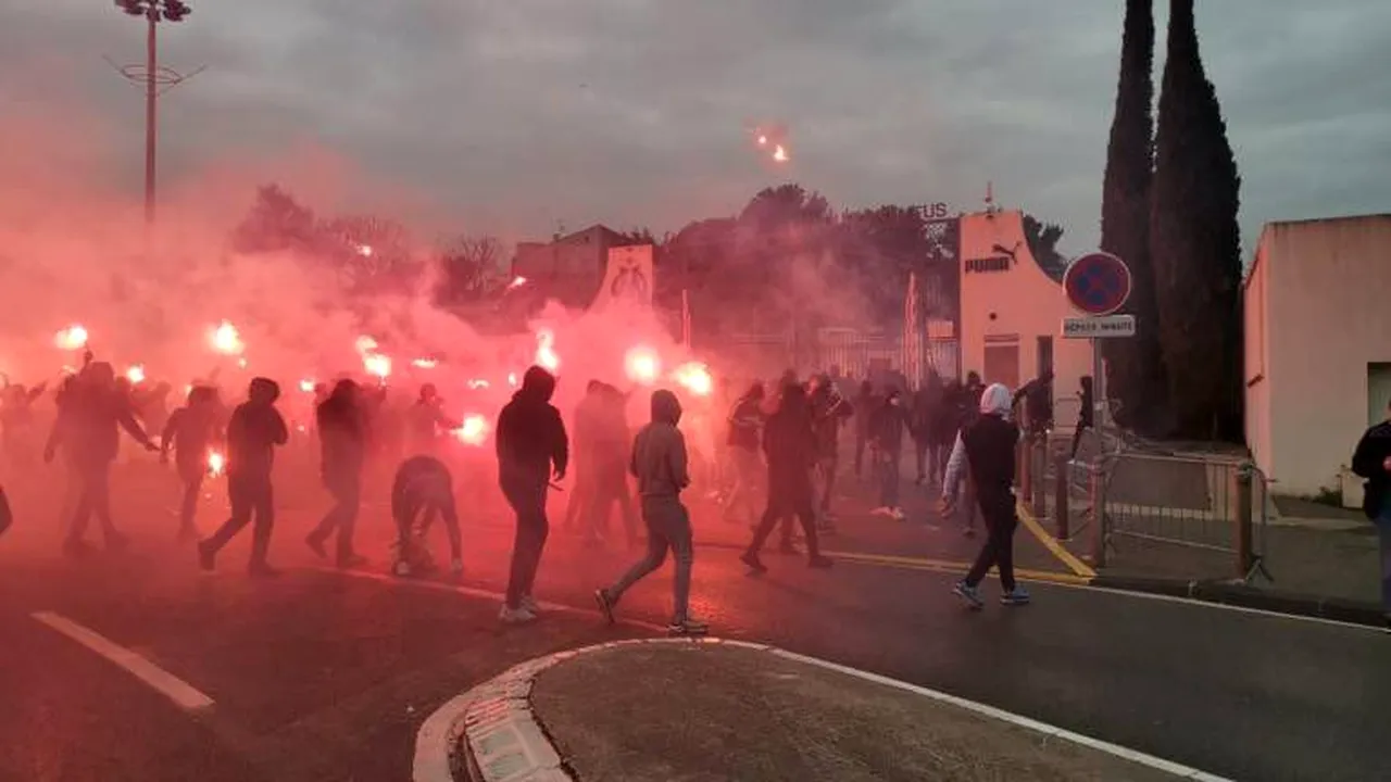 Scandal imens la Marseille! Fanii lui OM au făcut prăpăd și au fost arestați. Meciul cu Rennes nu se mai joacă după ce un jucător a fost bătut