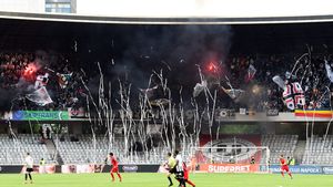 Va fi spectacol în tribune la ”U” Cluj - Dinamo! Fanii mențin ”frăția” și la barajul pentru Liga 1 și vor merge împreună pe Cluj Arena. Câte bilete au primit ”câinii roșii”