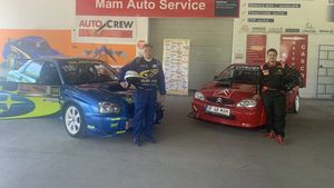 Un accident de motocicletă le-a schimbat destinul: tată și fiu, adversari pe circuit