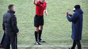 "Nu pot să stau picior peste picior în timpul meciului. Nu suntem la teatru!". Stoican și exemplele Klopp și Mourinho. Antrenorul Iașiului, scos din sărite după ce a fost trimis din nou în tribună 