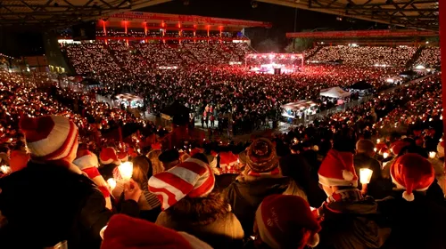„Celelalte cluburi au fani. Fanii lui Union au un club!” 30.000 de oameni au cântat colinde pe stadionul unei echipe din Germania | VIDEO