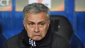 Mourinho a rămas cu dureri de cap după meciul Liverpool - Manchester United: "Aleargă cu 320 de kilometri pe oră cu sau fără minge. Încă mă resimt după ce m-am uitat la Robertson"