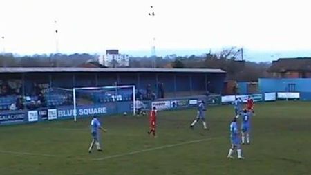 VIDEO** Cel mai nou "tontogol"! Vezi autogolul anului