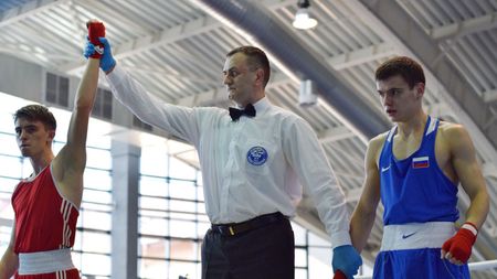 Box. Robert Jitaru s-a calificat în semifinalele Campionatelor Europene Under 22 de la Târgu Jiu. Medalie asigurată pentru campionul european din 2017. Și Alberto Biro (81 kg) are medalia la gât