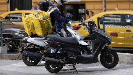 Cât câștigă imigranții nepalezi la hotelul milionarului român: „Fără ei, închideam afacerea! Le dăm și casă și masă”