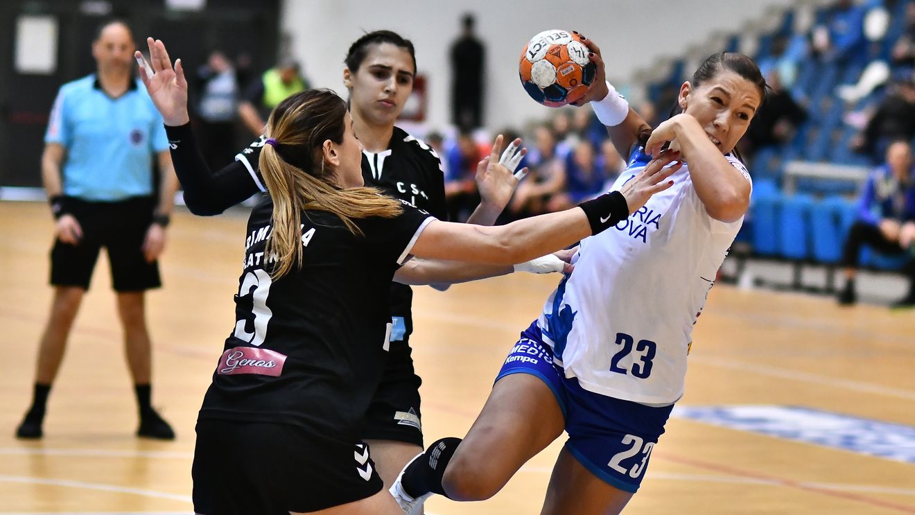 Ultima luptă a sezonului se dă între Măgura Cisnădie, Corona Brașov și SCM Craiova, cu „arbitri" HC Zalău și Universitatea Cluj. Cum arată echipa etapei a 25-a