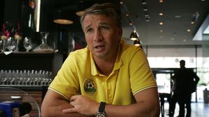 VIDEO EXCLUSIV ProSport LIVE | Dan Petrescu s-a hotărât și a plecat să semneze cu noua sa echipă: "Nu merge acolo să facă o echipă mediocră". Cum a fost convins să revină în Liga 1
