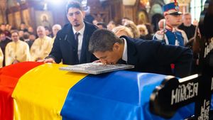 Imagini emoționante din interiorul bisericii în timpul slujbei pentru Mircea Lucescu