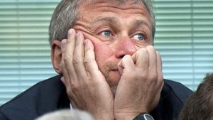 Șoc în Anglia! Toate conturile oligarhului Roman Abramovici au fost „înghețate”, după ce a fost trecut pe lista neagră a susținătorilor lui Vladimir Putin! Dezastru pentru Chelsea: vânzarea clubului e în aer, nu poate face transferuri și nici deplasări mai scumpe de 20.000 de lire