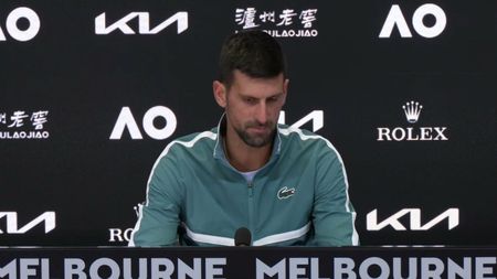 Explicația lui Novak Djokovic după ce s-a luat la harță cu un spectator la Australian Open! Conflictul putea escalada: „Dacă ești așa dur, coboară din tribune!"