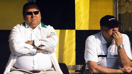 Gheorghe Ștefan, condamnat la trei ani de închisoare cu executare și confiscarea a 3 milioane de euro în dosarul "Microsoft". "Niro", sponsorul naționalelor de handbal, a fost condamnat cu suspendare