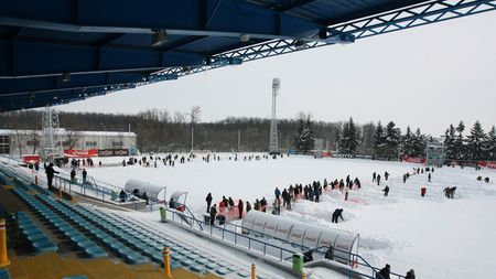 Incredibil: meciul U19 România - Serbia, pentru calificarea la Euro, s-a mutat la Ploiești pentru că terenurile din bazele FRF de la Mogoșoaia și Buftea au instalația de încălzire stricată, iar federația a uitat să le deszăpezească!