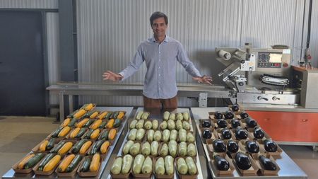 Apără Tătărușanu. Afacerea de succes cu legume bio care i-a adus un contract cu unul dintre cele mai mari lanțuri de supermarketuri din România. SPECIAL