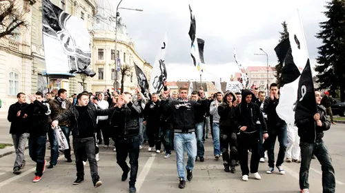 „Sepcile” nu renunță:** fanii protestează la infinit