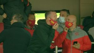 Mihai Stoica a uitat regulamentul! A cerut cartonaș roșu în FCSB - CFR Cluj, dar Alexandru Deaconu l-a pus imediat la curent | VIDEO