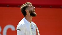 Și-a vărsat nervii! Scene șocante la Wimbledon: a rupt racheta după ce și-a lovit genunchiul de trei ori cu ea!