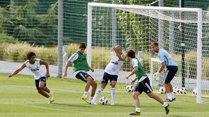 De la 15 ani la Madrid, "fiul lui Mourinho" este gata să primească tricoul cu numărul 9!** VIDEO Copie fidelă a lui Ibra, puștiul a făcut pasul la echipa mare