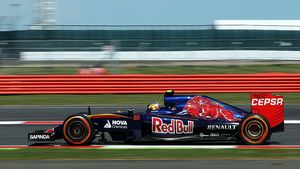Echipa Toro Rosso va folosi motoarele Ferrari din 2015 pentru noul sezon