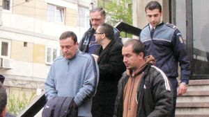ISTORIA SE REPETĂ‚