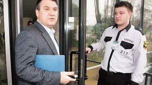 "Florescu a făcut târg cu Spitalul de nebuni!"