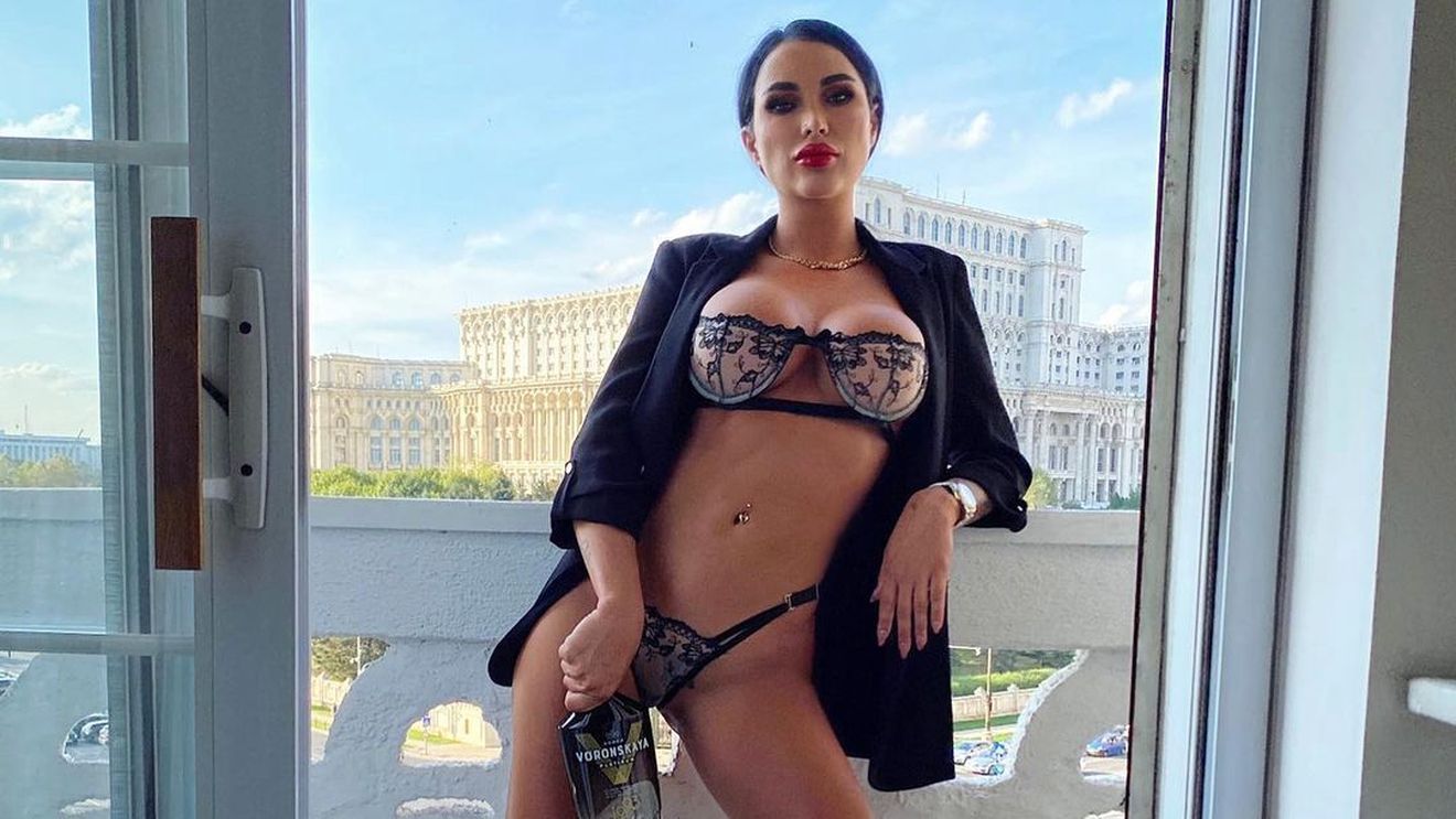 Daniela Crudu, de la Mihai Costea la jucătorii celor de la UTA! Bruneta a fost surprinsă în ipostaze inedite alături de fotbaliștii arădeni | FOTO INCENDIAR