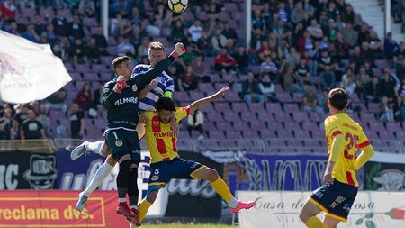 Etapa intermediară a Ligii 2 începe de marţi, cu Petrolul - Viitorul Pandurii. Rapid are meci acasă la lider, Snagovul joacă în Colentina cu Turris. Programul şi partidele televizate