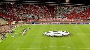 Sărbătoare la Belgrad. VIDEO | Ultrașii de la Steaua Roșie Belgrad și Olympiacos au realizat o coregrafie comună. Imagini impresionante