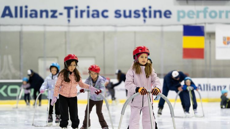 Atmosferă superbă pe patinoarul Allianz-Țiriac din Otopeni! Imagini spectaculoase cu puștii care fac primii pași în patinaj: „Vă așteptăm. Este gratuit!”. EXCLUSIV