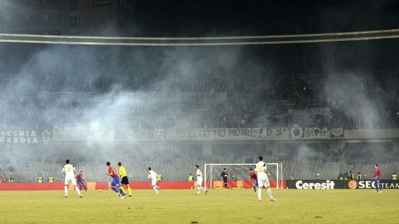 "U" - Steaua, teatrul unuia dintre cele mai emoționante bannere care s-au văzut în România. **"Șepcile" au stricat tot cu un mesaj greu de reprodus la adresa lui Reghecampf