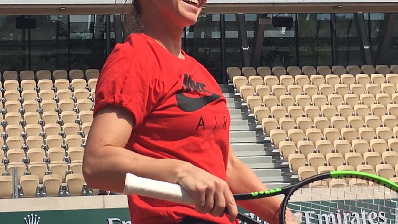Roland Garros 2019: Simona și Simonne. ProSport a urmărit-o pe Halep la primul antrenament pe cea mai nouă arenă de la French Open. 1 la 5, "ai un avantaj, unul mare" și "am meritat punctul ăsta"