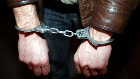 Un cunoscut prezentator TV a fost arestat