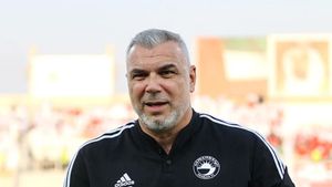 Cosmin Olăroiu, un nou transfer stelar la Sharjah FC! Starul câștigător de Liga Campionilor a semnat