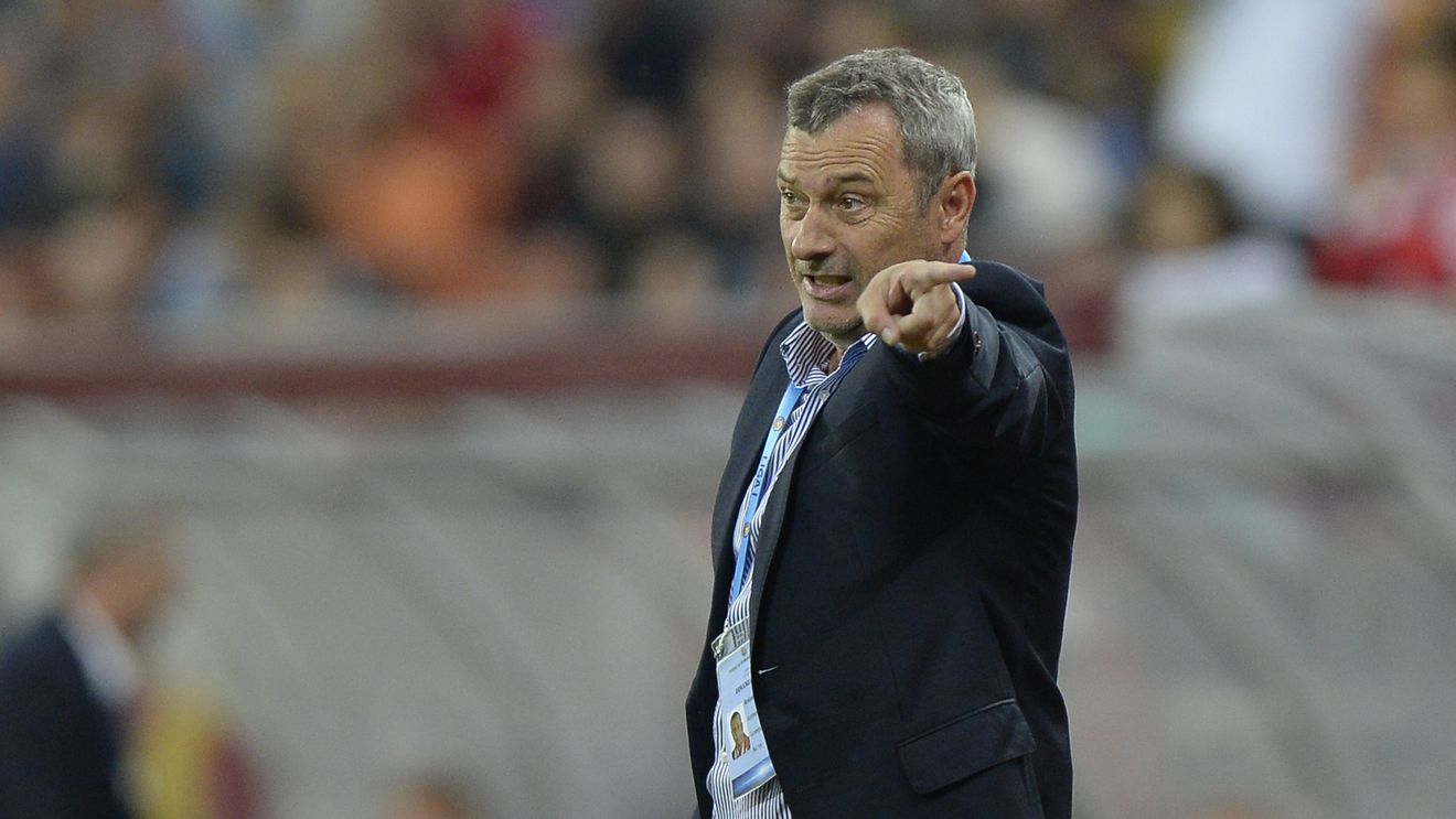 Rednic anunță că Dinamo va lua 4-5 jucători în iarnă: "O să fie mișcări la echipă". "Câinii" pot pierde gratis doi titulari. Care este situația lui Vojnovic