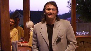 "Doar un nebun ca Hizo putea să preia Rapidul! **Avea un salariu de mizerie!" TU CE PĂ‚RERE AI?