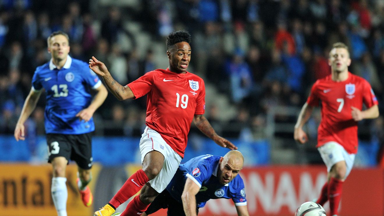 Sterling, pus la zid de fanii Angliei după ce a cerut să nu joace la națională pentru că e obosit. Reacția fotbalistului de la Liverpool: "Mă scuzați pentru că sunt și eu om"