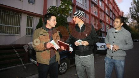 FOTO Studenții au împărțit tichete gratuite în Regie!** Ia biletu' neamule :)