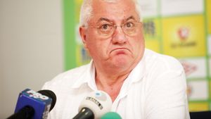 E Liga 1 afectată de conflictul dintre Becali și CSA Steaua? Previziuni sumbre ale lui Dragomir pentru următorul campionat: "Viitoarele drepturi TV se vor vinde cu 14 milioane de euro pe an"