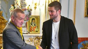 Gigi Becali face praf transferul lui Sergiu Buș la CFR Cluj: „Nu a rupt gura târgului la mine! Nu e peste niciun atacant de la Dan Petrescu” | EXCLUSIV