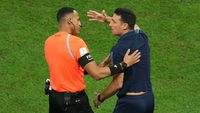 „Dă fault, fiu de că**a!”. Selecționerul Scaloni a sărit la arbitrul Elfath în Anglia – Argentina 1-2
