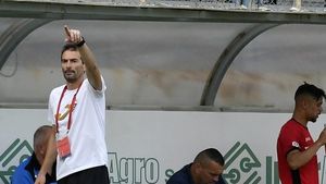 Noul antrenor al Astrei, surprins de decizia lui Ioan Niculae: "Dani Coman mi-a stricat vacanța cu soția". A anunțat obiectivul pentru primul său sezon în Liga 1: "De ce să nu încerc? Dacă îți dorești puțin, probabil realizezi puțin"