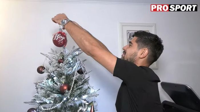 Rapidiștii au interzis steaua din vârful bradului de Crăciun! Cum petrec sărbătorile jucătorii giuleșteni | VIDEO EXCLUSIV