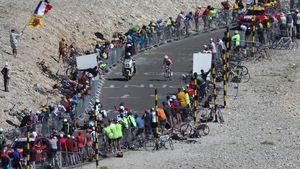 "Gigantul" care curmă vieți! De ce Mont Ventoux este o cățărare legendară și de ce se tem rutierii de Muntele "Chel"