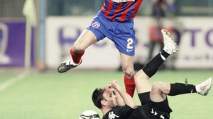 „Lăcătuș nu trebuie demis!"**