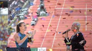 VIDEO | Nebunie pe Arena Națională! Zeci de mii de fani au creat un moment fabulos în numele Simonei: "Nu m-am așteptat la așa ceva". Campioana de la Roland Garros a închis seara cu un mesaj transmis cu lacrimi în ochi