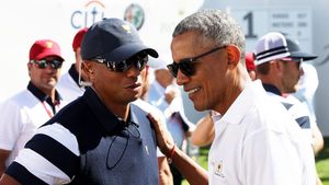 Barack Obama şi soția lui, Michelle Obama, vor fi producătorii filmului despre controversatul miliardar Tiger Woods